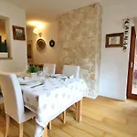 Rosie Design - Charming Near Slopes Apartment *