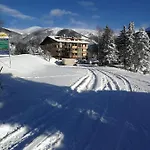 Rosie Design - Charming Near Slopes Apartment Bad Kleinkirchheim