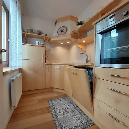 Rosie Design - Charming Near Slopes Apartment Bad Kleinkirchheim