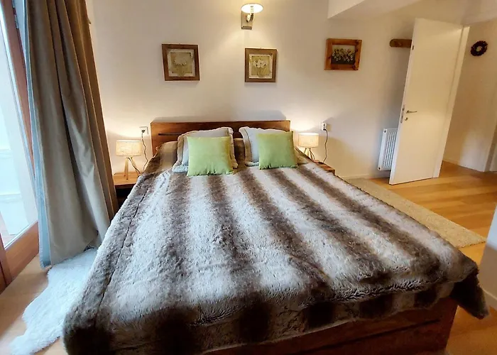 Rosie Design - Charming Near Slopes